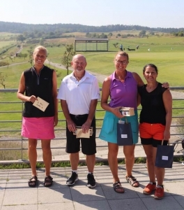 De glada och lyckliga segrarna fv Marie Svensson, Jörgen Rundqvist, Bonita Reiman, Vinda Ekström